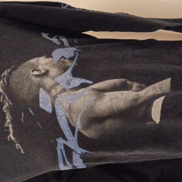 4/$40 Black Long Sleeve Graphic Tee - Size Medium - Picture 2 of 6